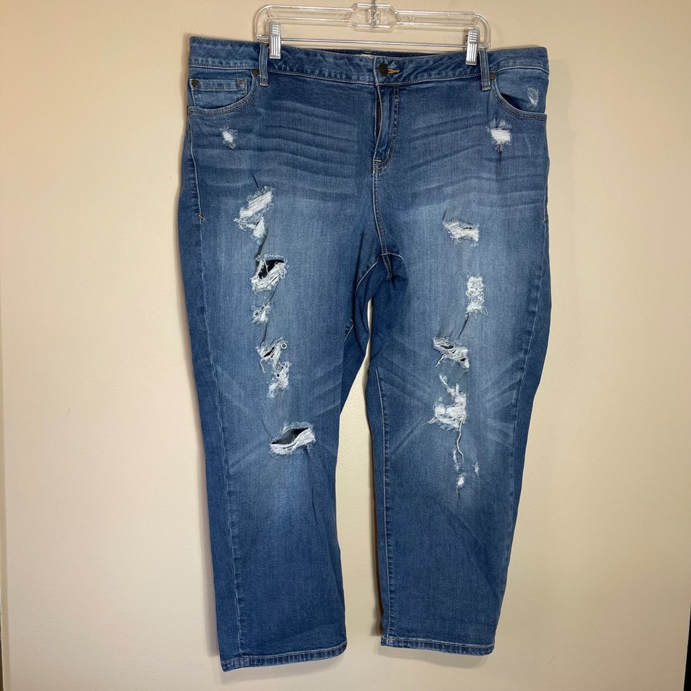 Torrid Ex-Boyfriend Distressed Ripped Medium Wash Cropped Jeans Womens 24
